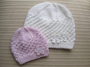 Download Knitting Pattern Textured Hat with Flowers in Sizes 0-6 Months and Child/Teen/Small Adult pdf, epub, ebook